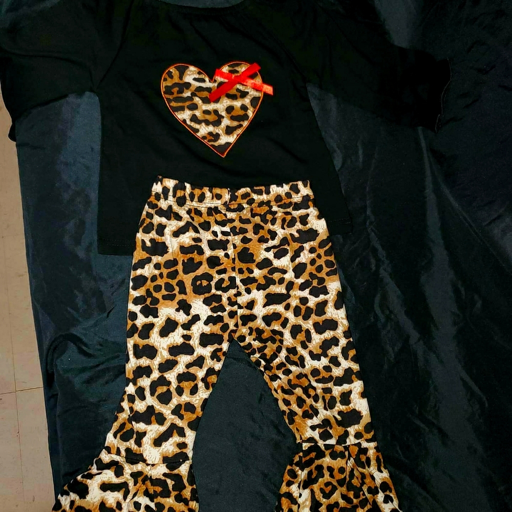 Black and cheetah girl set